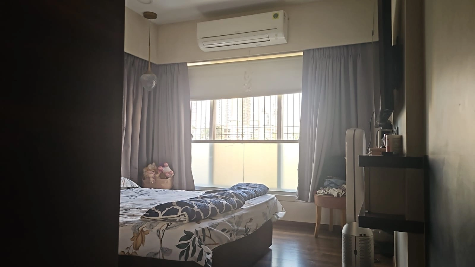 2 BHK Flat for Sale in romeil diva , Malad West